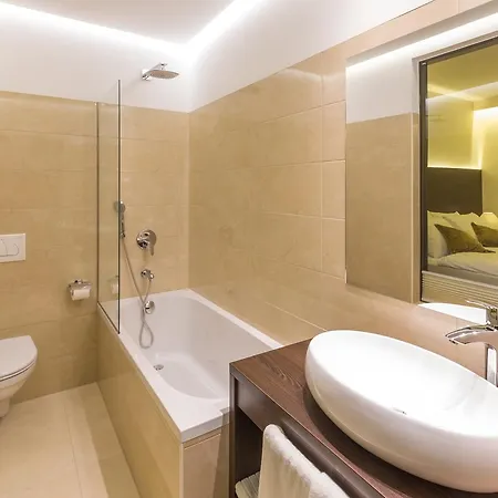 Pr Klaudiji Μπλεντ